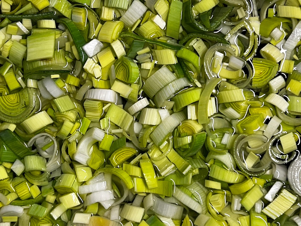 vegetables, leek, water, mac wallpaper, sink, cut, wallpaper 4k, laptop wallpaper, desktop backgrounds, nature, beautiful wallpaper, free wallpaper, 4k wallpaper, full hd wallpaper, food, 4k wallpaper 1920x1080, free background, hd wallpaper, healthy, vitamins, cool backgrounds, fresh, windows wallpaper, nourishment, green, wallpaper hd, background